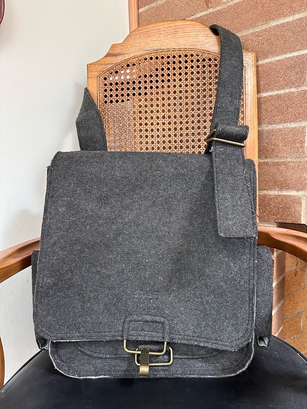 Sons of Trade messenger style diaper bag - Picture 2 of 8